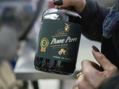 Oggi l�azienda produce tre varianti del nocino classico, che � quello �vestito� di verde e dal volume alcolico di 42 gradi